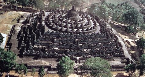 The Coming of Buddhism to Tarumanegara: Early Spread of Indian Influence and Religious Transformation in 7th-Century Java